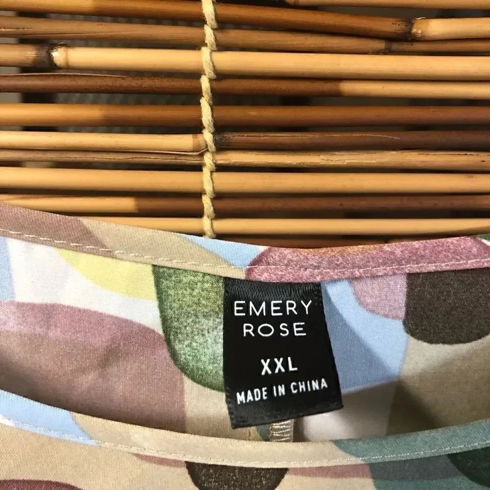 Emery Rose XXL (2XL) Bold Pattern Shell - Picture 4 of 4